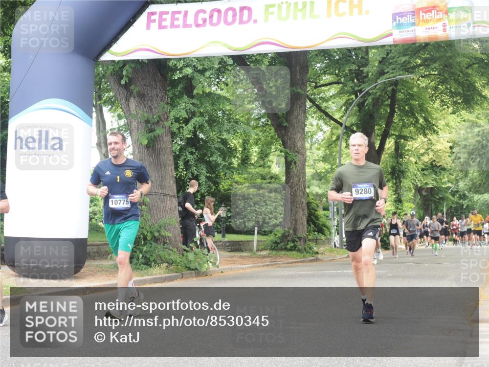 29.06.2025 - hella hamburg halbmarathon KatJ http://msf.ph/oto/8530345 29.06.2025 10:57:53 Zwischen KM18-KM19 3756, 6166 meine-sportfotos.de