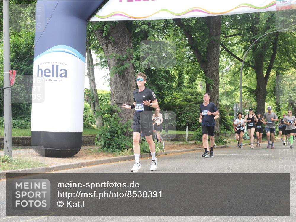 29.06.2025 - hella hamburg halbmarathon KatJ http://msf.ph/oto/8530391 29.06.2025 10:57:57 Zwischen KM18-KM19 6166 meine-sportfotos.de