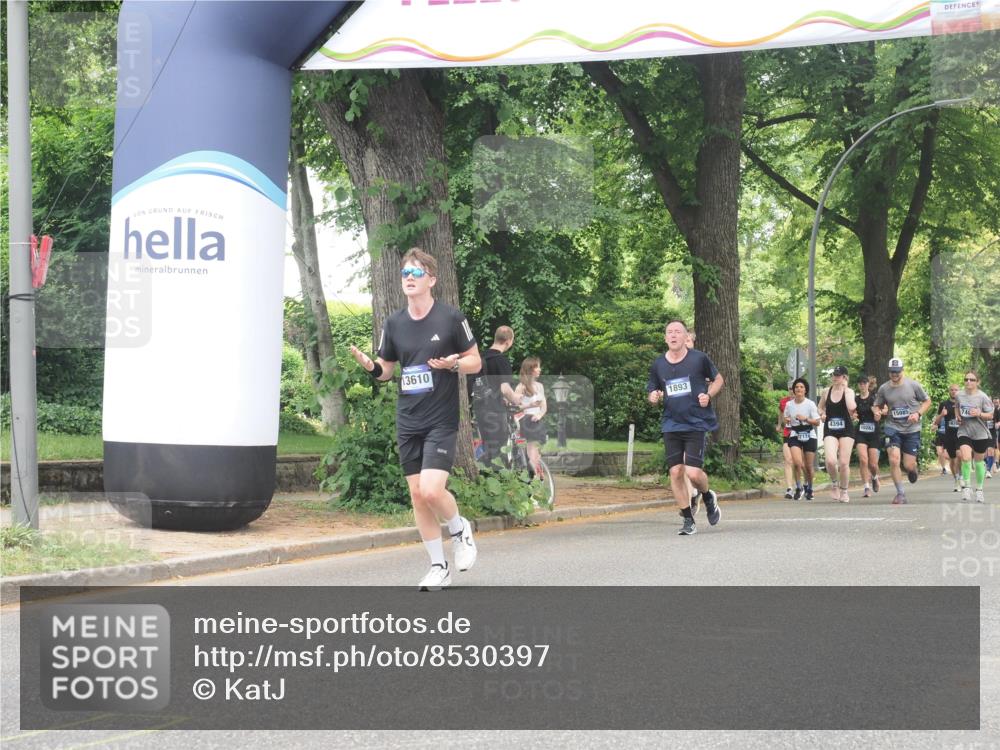 29.06.2025 - hella hamburg halbmarathon KatJ http://msf.ph/oto/8530397 29.06.2025 10:57:57 Zwischen KM18-KM19 6166 meine-sportfotos.de