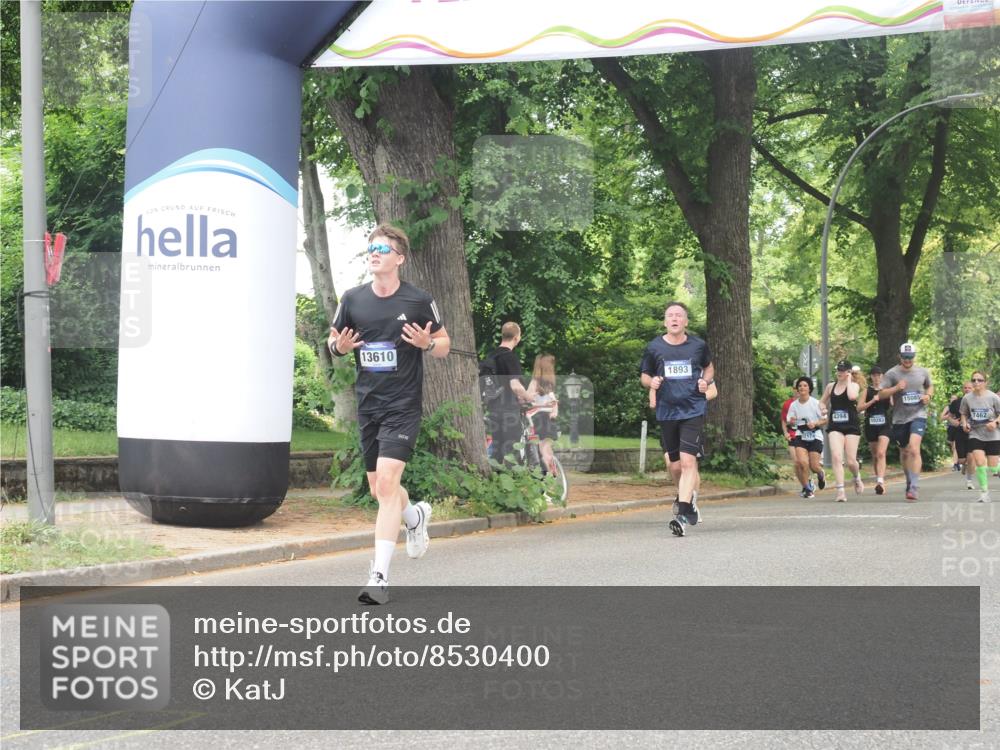 29.06.2025 - hella hamburg halbmarathon KatJ http://msf.ph/oto/8530400 29.06.2025 10:57:57 Zwischen KM18-KM19 6166 meine-sportfotos.de