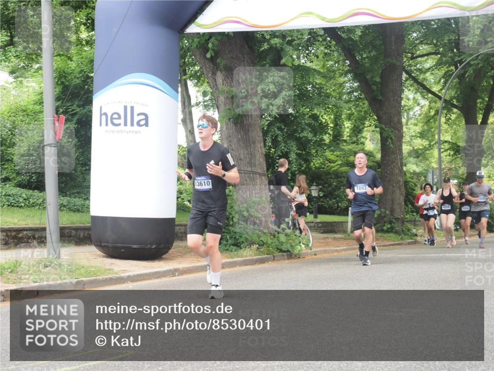 29.06.2025 - hella hamburg halbmarathon KatJ http://msf.ph/oto/8530401 29.06.2025 10:57:57 Zwischen KM18-KM19 6166 meine-sportfotos.de