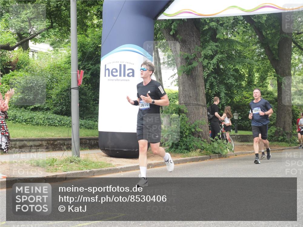 29.06.2025 - hella hamburg halbmarathon KatJ http://msf.ph/oto/8530406 29.06.2025 10:57:57 Zwischen KM18-KM19 6166 meine-sportfotos.de