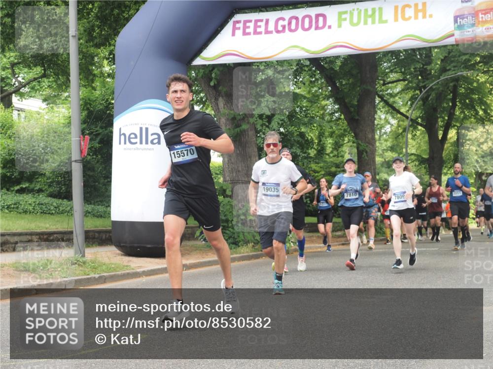 29.06.2025 - hella hamburg halbmarathon KatJ http://msf.ph/oto/8530582 29.06.2025 10:58:09 Zwischen KM18-KM19 2904, 4394, 7809, 7810 meine-sportfotos.de