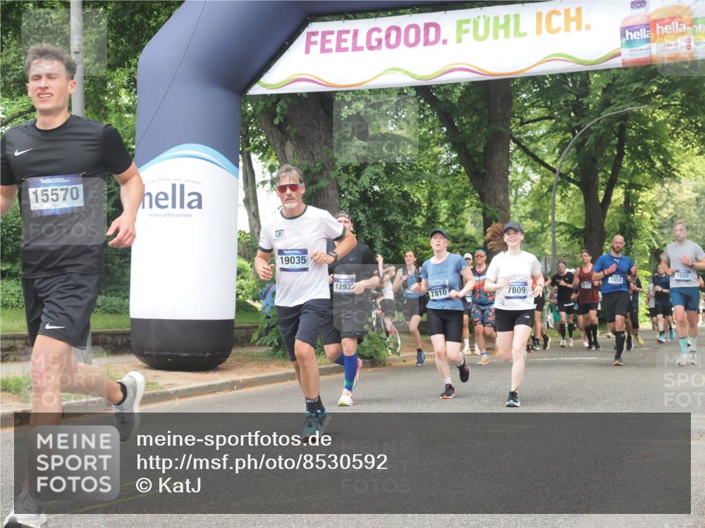 29.06.2025 - hella hamburg halbmarathon KatJ http://msf.ph/oto/8530592 29.06.2025 10:58:09 Zwischen KM18-KM19 2904, 4394, 7809, 7810 meine-sportfotos.de