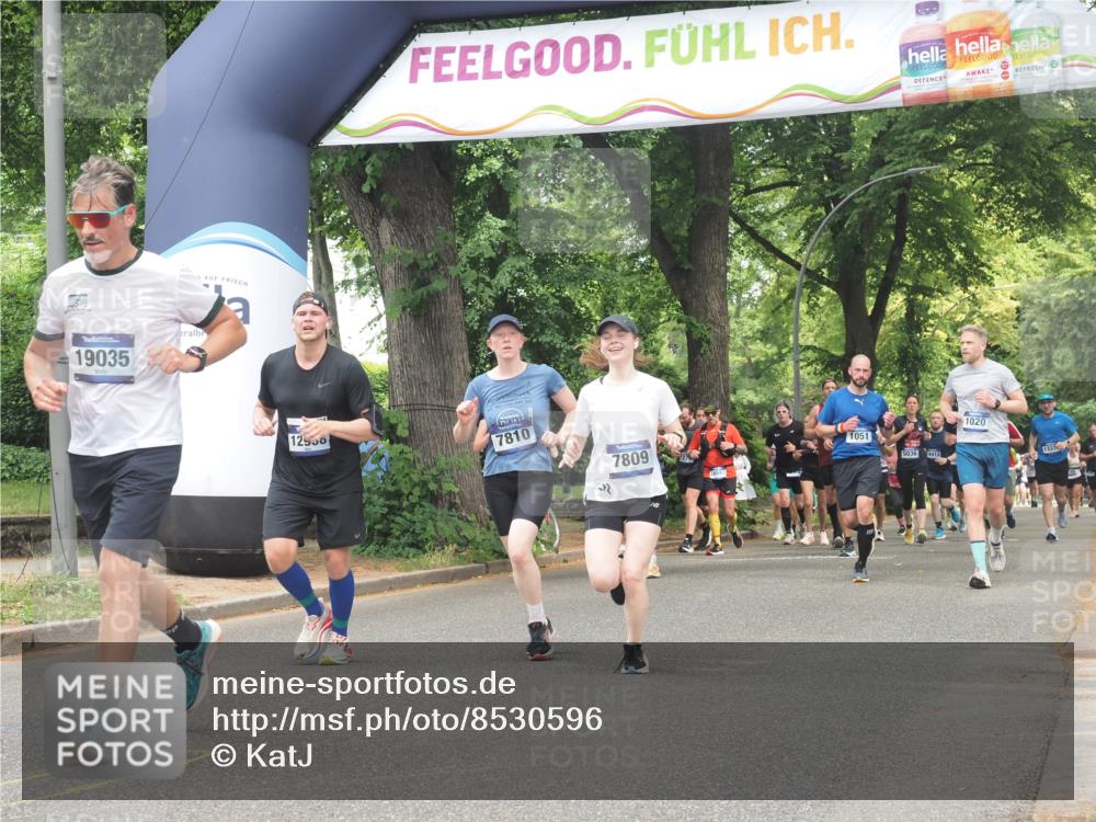 29.06.2025 - hella hamburg halbmarathon KatJ http://msf.ph/oto/8530596 29.06.2025 10:58:10 Zwischen KM18-KM19 1020, 2904, 7809, 7810 meine-sportfotos.de