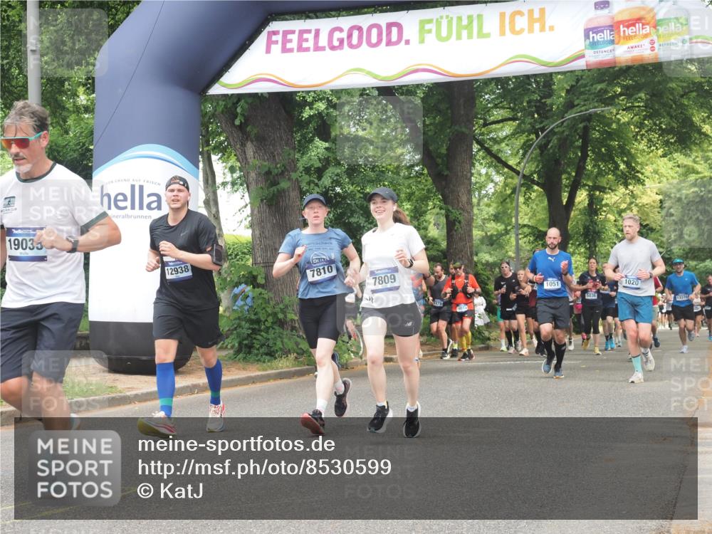 29.06.2025 - hella hamburg halbmarathon KatJ http://msf.ph/oto/8530599 29.06.2025 10:58:10 Zwischen KM18-KM19 1020, 2904, 7809, 7810 meine-sportfotos.de