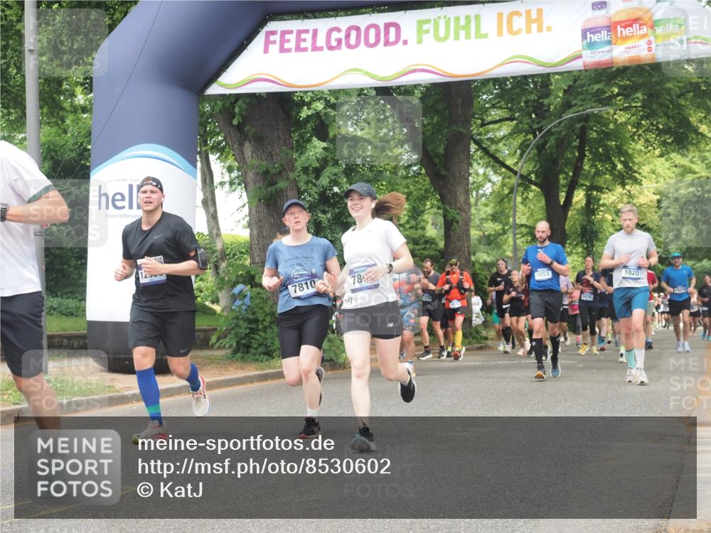 29.06.2025 - hella hamburg halbmarathon KatJ http://msf.ph/oto/8530602 29.06.2025 10:58:10 Zwischen KM18-KM19 1020, 2904, 7809, 7810 meine-sportfotos.de