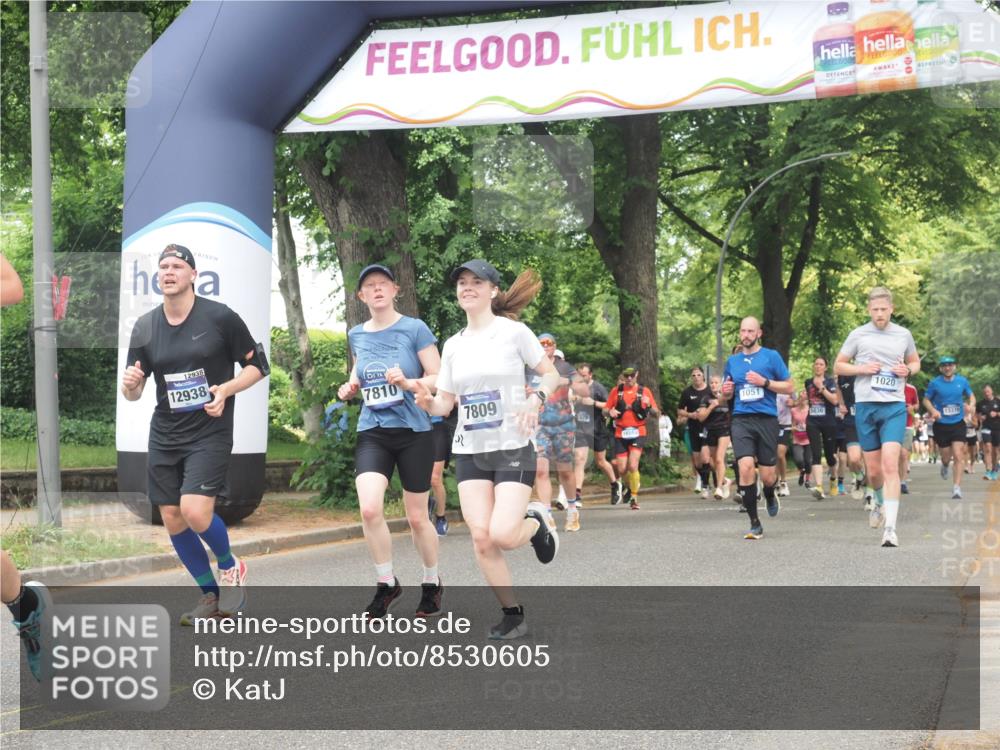 29.06.2025 - hella hamburg halbmarathon KatJ http://msf.ph/oto/8530605 29.06.2025 10:58:10 Zwischen KM18-KM19 1020, 2904, 7809, 7810 meine-sportfotos.de