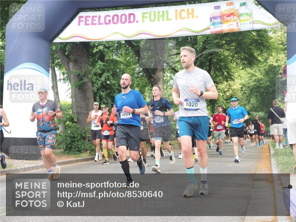 29.06.2025 - hella hamburg halbmarathon KatJ http://msf.ph/oto/8530640 29.06.2025 10:58:13 Zwischen KM18-KM19 1020, 1051, 3020, 5036, 7257, 7809, 7810 meine-sportfotos.de