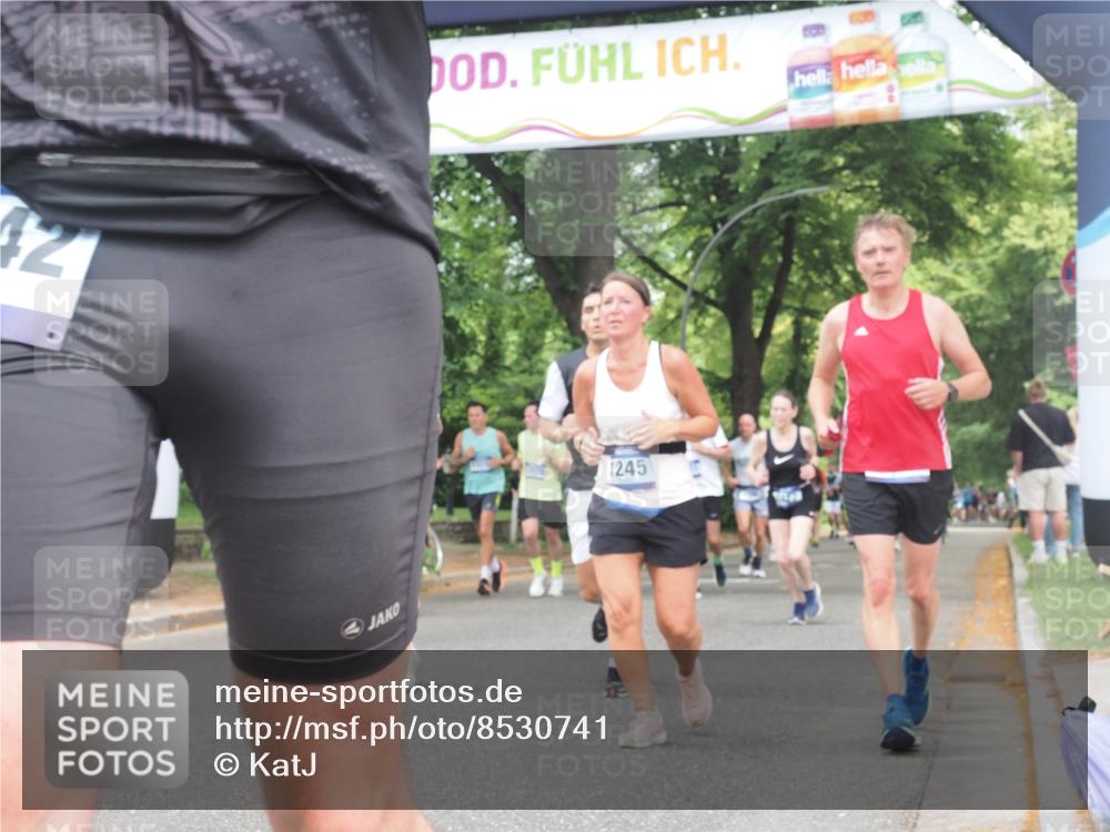 29.06.2025 - hella hamburg halbmarathon KatJ http://msf.ph/oto/8530741 29.06.2025 10:58:25 Zwischen KM18-KM19 1245, 2309, 2427, 2721, 7014, 7195, 7279 meine-sportfotos.de