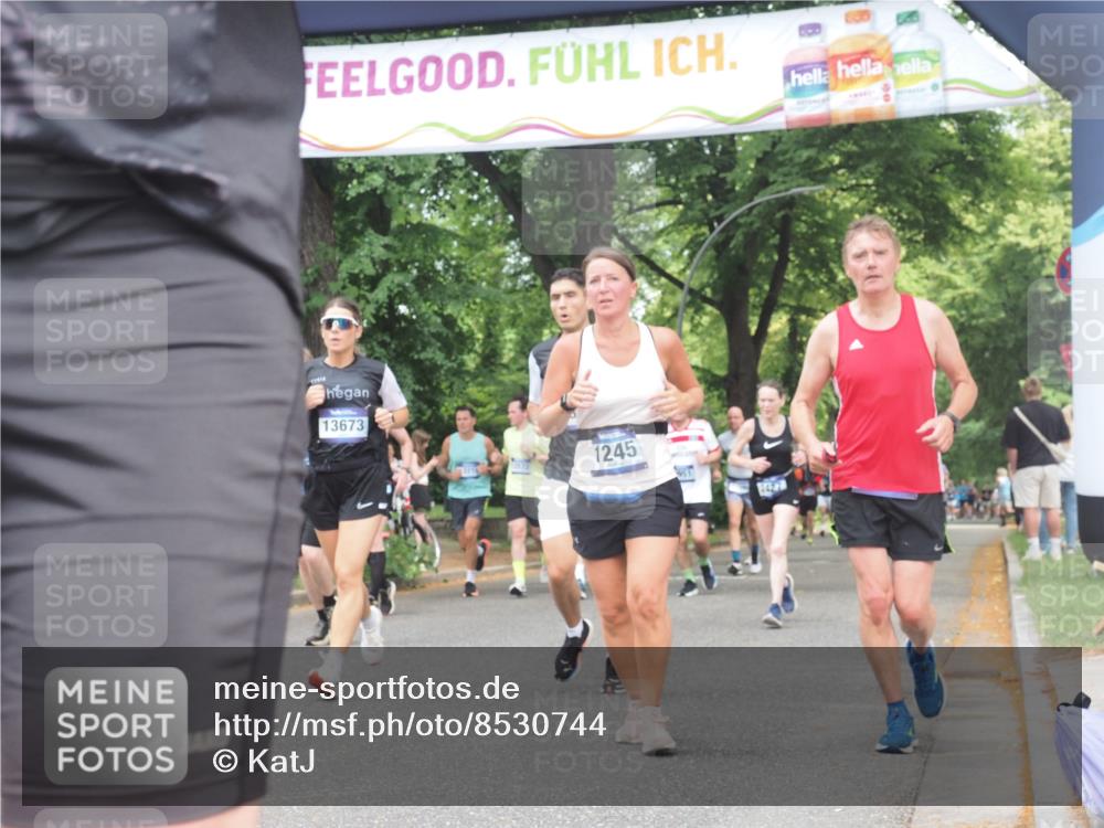 29.06.2025 - hella hamburg halbmarathon KatJ http://msf.ph/oto/8530744 29.06.2025 10:58:25 Zwischen KM18-KM19 1245, 2309, 2427, 2721, 7014, 7195, 7279 meine-sportfotos.de