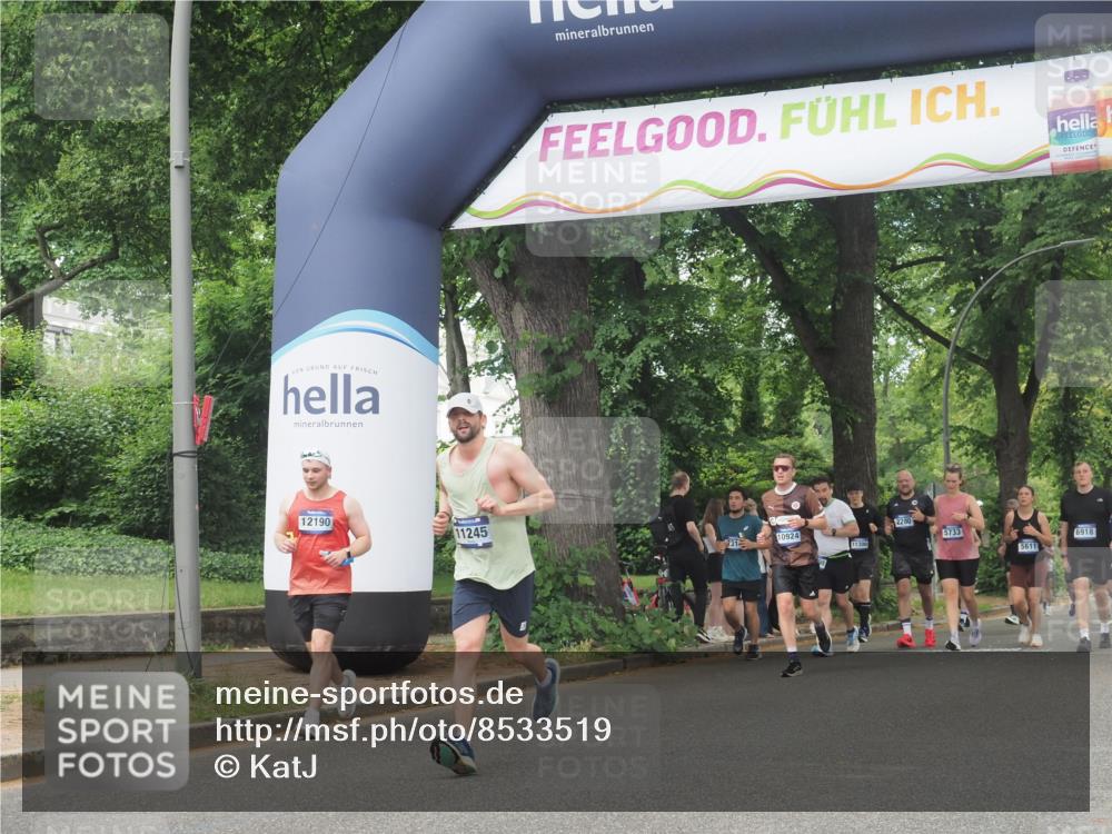 29.06.2025 - hella hamburg halbmarathon KatJ http://msf.ph/oto/8533519 29.06.2025 11:17:02 Zwischen KM18-KM19 1154, 2588, 5258, 5260, 5783, 7816 meine-sportfotos.de