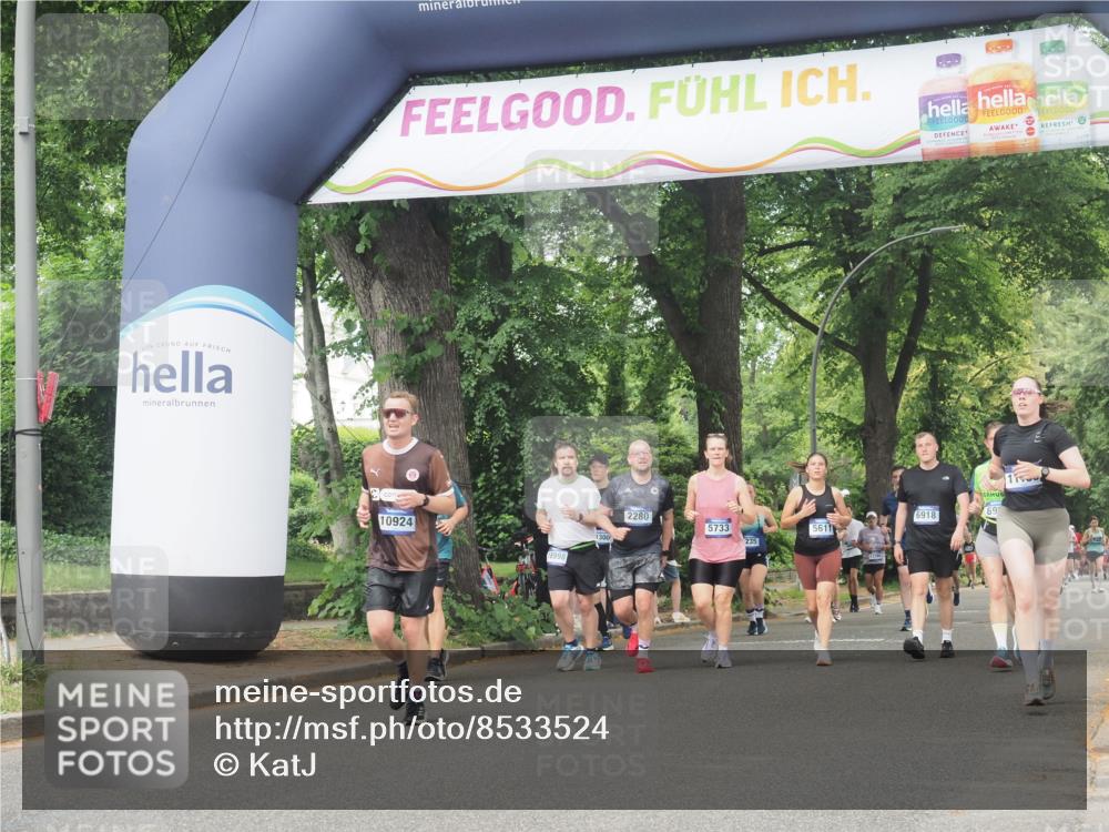 29.06.2025 - hella hamburg halbmarathon KatJ http://msf.ph/oto/8533524 29.06.2025 11:17:04 Zwischen KM18-KM19 1154, 2588, 5733 meine-sportfotos.de