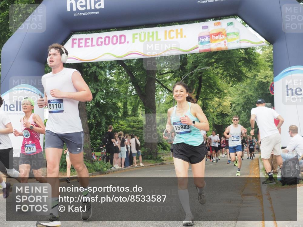 29.06.2025 - hella hamburg halbmarathon KatJ http://msf.ph/oto/8533587 29.06.2025 11:17:18 Zwischen KM18-KM19 3457, 3708, 6057, 6746 meine-sportfotos.de