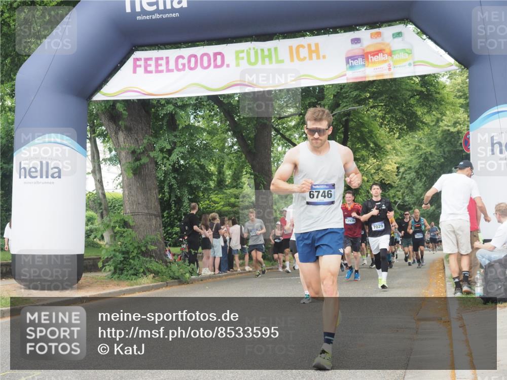 29.06.2025 - hella hamburg halbmarathon KatJ http://msf.ph/oto/8533595 29.06.2025 11:17:20 Zwischen KM18-KM19 3457, 3708, 6057, 6261, 6746 meine-sportfotos.de