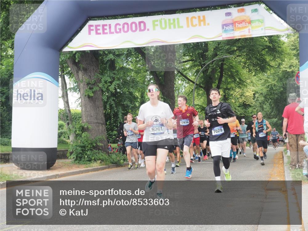 29.06.2025 - hella hamburg halbmarathon KatJ http://msf.ph/oto/8533603 29.06.2025 11:17:22 Zwischen KM18-KM19 3457, 6261, 6746, 7029 meine-sportfotos.de