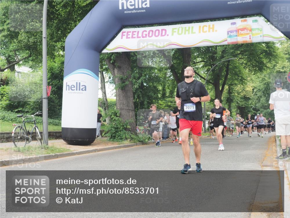 29.06.2025 - hella hamburg halbmarathon KatJ http://msf.ph/oto/8533701 29.06.2025 11:17:44 Zwischen KM18-KM19 2672, 5661, 7071 meine-sportfotos.de