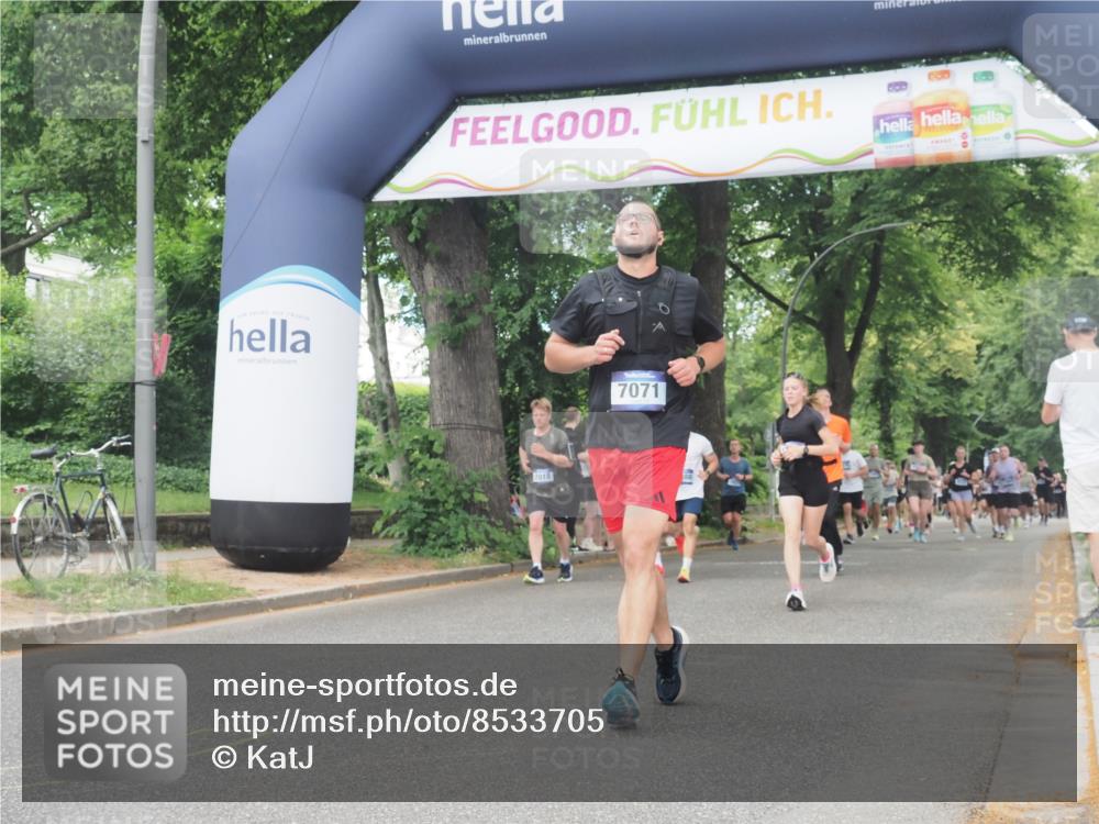 29.06.2025 - hella hamburg halbmarathon KatJ http://msf.ph/oto/8533705 29.06.2025 11:17:45 Zwischen KM18-KM19 2672, 5661, 7071 meine-sportfotos.de