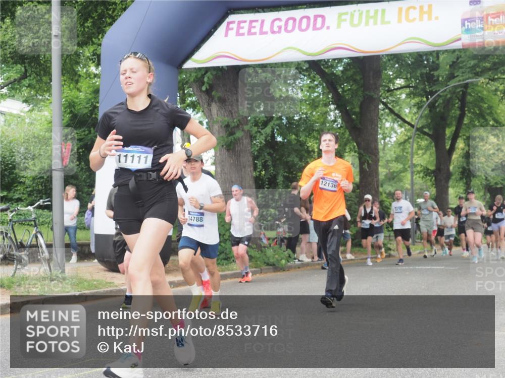 29.06.2025 - hella hamburg halbmarathon KatJ http://msf.ph/oto/8533716 29.06.2025 11:17:47 Zwischen KM18-KM19 7071 meine-sportfotos.de