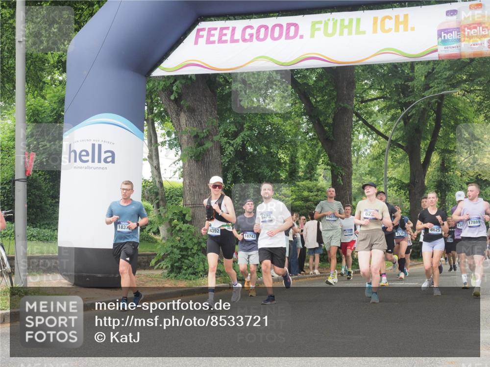 29.06.2025 - hella hamburg halbmarathon KatJ http://msf.ph/oto/8533721 29.06.2025 11:17:50 Zwischen KM18-KM19 6228, 7018, 7071 meine-sportfotos.de