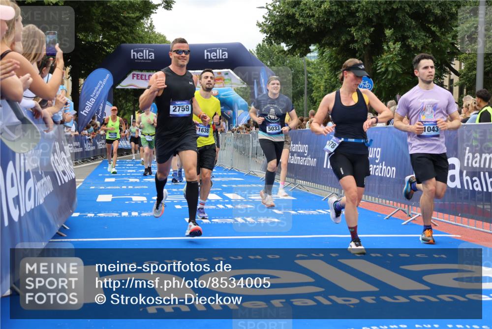 29.06.2025 - hella hamburg halbmarathon Strokosch-Dieckow http://msf.ph/oto/8534005 29.06.2025 10:56:57 Ziel 1485, 1955, 2282, 2741, 2759, 4299, 5033, 5418, 6835, 7716, 8669, 11043, 11143, 11212, 11638, 13691, 14408, 14678, 15097, 16470, 16620, 16679, 16909, 18719, 19091 meine-sportfotos.de