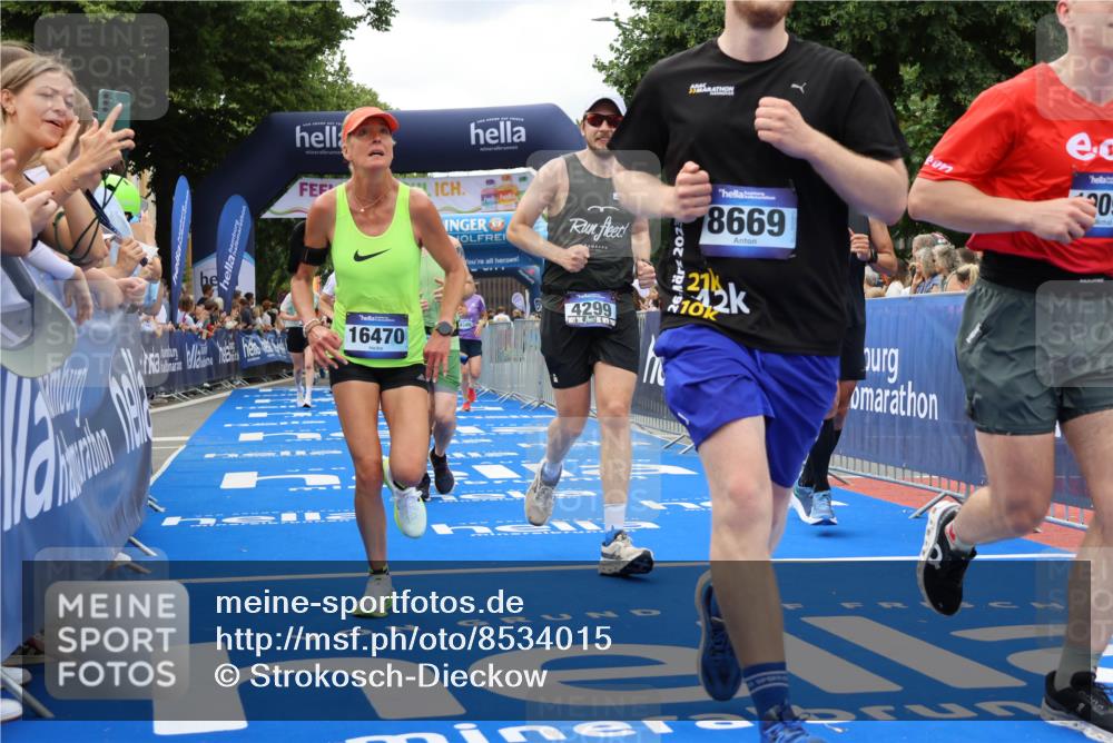 29.06.2025 - hella hamburg halbmarathon Strokosch-Dieckow http://msf.ph/oto/8534015 29.06.2025 10:57:00 Ziel 1485, 2282, 2759, 4261, 4299, 5033, 8669, 11043, 11143, 11212, 11638, 13691, 14408, 14588, 14678, 15097, 16470, 16620, 16909, 17617, 18208, 18719, 19091 meine-sportfotos.de
