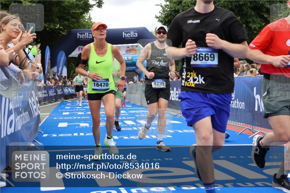 29.06.2025 - hella hamburg halbmarathon Strokosch-Dieckow http://msf.ph/oto/8534016 29.06.2025 10:57:00 Ziel 1485, 2282, 2759, 4261, 4299, 5033, 8669, 11043, 11143, 11212, 11638, 13691, 14408, 14588, 14678, 15097, 16470, 16620, 16909, 17617, 18208, 18719, 19091 meine-sportfotos.de