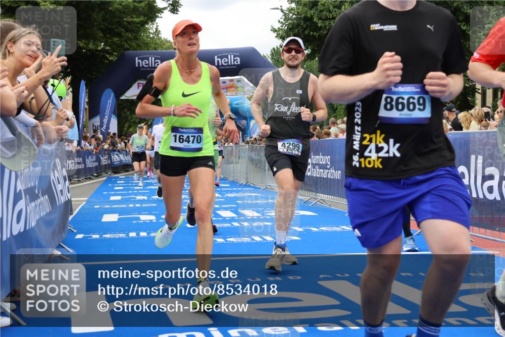 29.06.2025 - hella hamburg halbmarathon Strokosch-Dieckow http://msf.ph/oto/8534018 29.06.2025 10:57:00 Ziel 1485, 2282, 2759, 4261, 4299, 5033, 8669, 11043, 11143, 11212, 11638, 13691, 14408, 14588, 14678, 15097, 16470, 16620, 16909, 17617, 18208, 18719, 19091 meine-sportfotos.de
