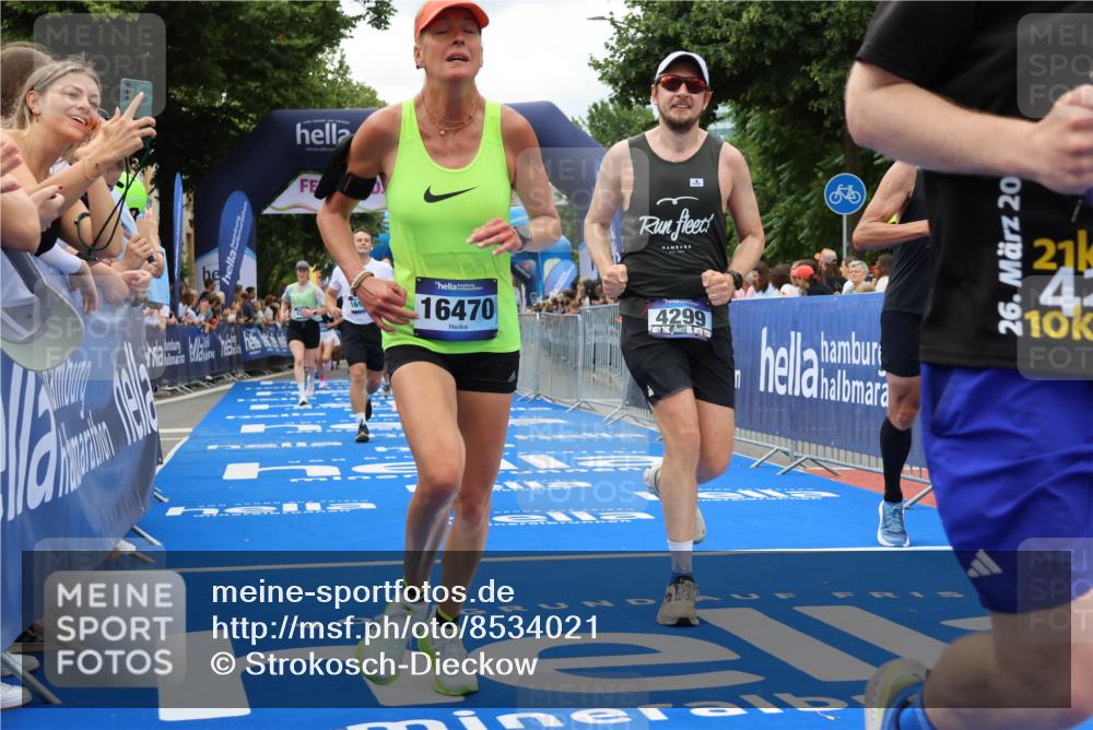 29.06.2025 - hella hamburg halbmarathon Strokosch-Dieckow http://msf.ph/oto/8534021 29.06.2025 10:57:00 Ziel 1485, 2282, 2759, 4261, 4299, 5033, 8669, 11043, 11143, 11212, 11638, 13691, 14408, 14588, 14678, 15097, 16470, 16620, 16909, 17617, 18208, 18719, 19091 meine-sportfotos.de