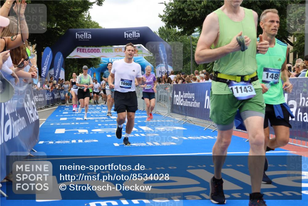29.06.2025 - hella hamburg halbmarathon Strokosch-Dieckow http://msf.ph/oto/8534028 29.06.2025 10:57:02 Ziel 1485, 2282, 2759, 4261, 4299, 5033, 8669, 11043, 11143, 11212, 11638, 13691, 14139, 14408, 14588, 14678, 15097, 15726, 16470, 16909, 17617, 18208, 18719, 19091 meine-sportfotos.de