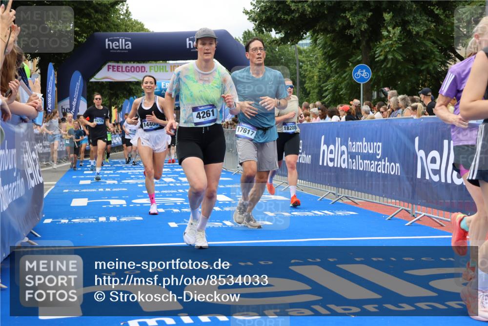 29.06.2025 - hella hamburg halbmarathon Strokosch-Dieckow http://msf.ph/oto/8534033 29.06.2025 10:57:05 Ziel 1387, 1485, 1877, 4167, 4261, 4299, 8669, 9884, 11143, 11212, 11612, 11638, 13691, 13750, 14139, 14408, 14588, 15110, 15726, 16470, 16909, 17617, 18208, 18719, 19091, 19184 meine-sportfotos.de