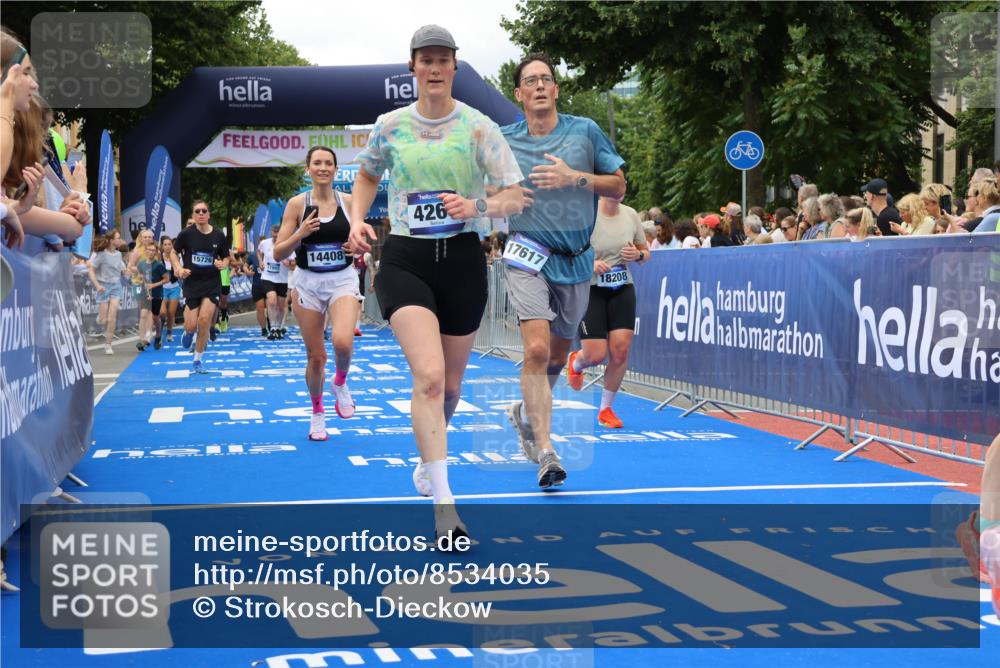 29.06.2025 - hella hamburg halbmarathon Strokosch-Dieckow http://msf.ph/oto/8534035 29.06.2025 10:57:05 Ziel 1387, 1485, 1877, 4167, 4261, 4299, 8669, 9884, 11143, 11212, 11612, 11638, 13691, 13750, 14139, 14408, 14588, 15110, 15726, 16470, 16909, 17617, 18208, 18719, 19091, 19184 meine-sportfotos.de