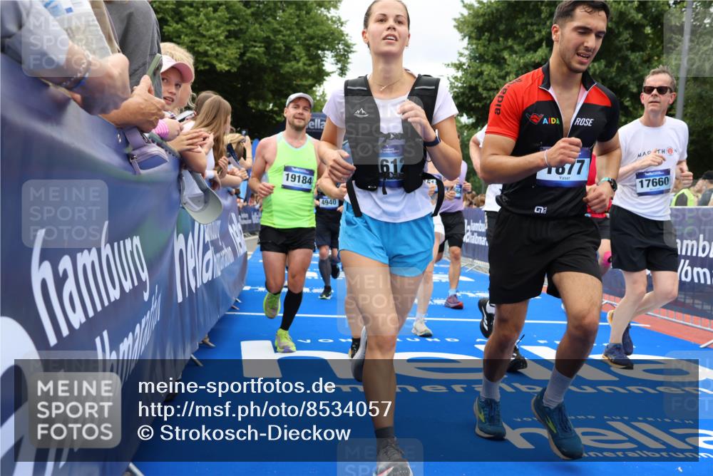29.06.2025 - hella hamburg halbmarathon Strokosch-Dieckow http://msf.ph/oto/8534057 29.06.2025 10:57:12 Ziel 1387, 1877, 2417, 2676, 4167, 4261, 4940, 8585, 9450, 9577, 9884, 9934, 10383, 11590, 11612, 12014, 12590, 13750, 14139, 14588, 15110, 15229, 15664, 15726, 16625, 17617, 17660, 17779, 17848, 17993, 18208, 19184 meine-sportfotos.de