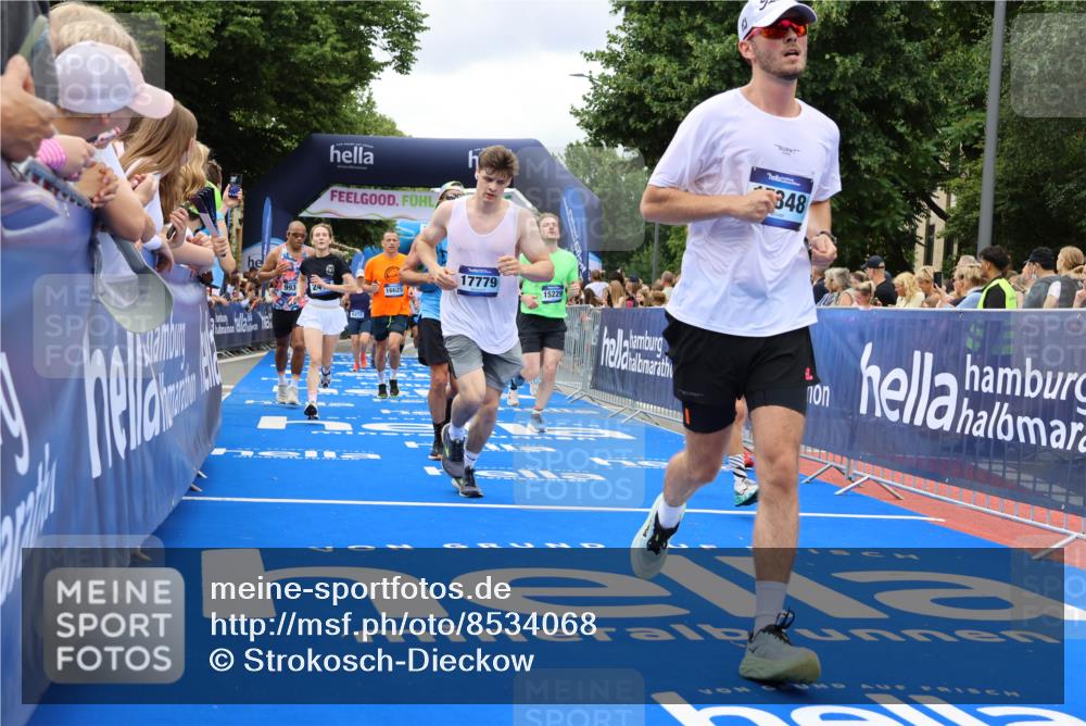 29.06.2025 - hella hamburg halbmarathon Strokosch-Dieckow http://msf.ph/oto/8534068 29.06.2025 10:57:16 Ziel 1387, 1877, 2417, 2676, 4167, 4940, 5926, 6272, 8585, 9450, 9577, 9884, 9934, 10383, 11590, 11612, 12014, 12590, 13664, 13750, 14139, 15110, 15229, 15664, 16625, 16830, 17160, 17660, 17779, 17848, 17993, 19184 meine-sportfotos.de