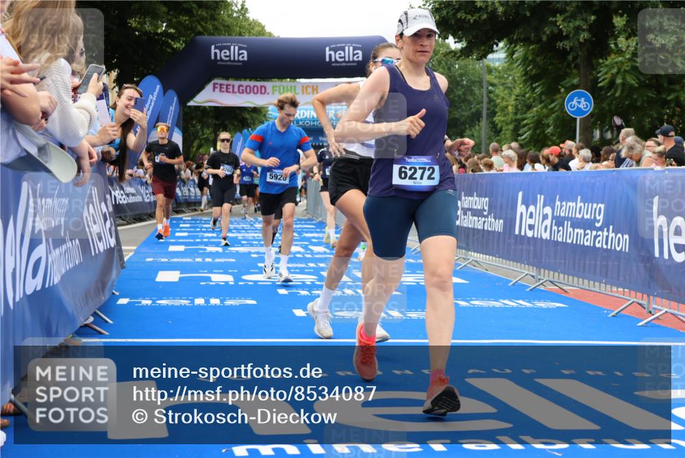 29.06.2025 - hella hamburg halbmarathon Strokosch-Dieckow http://msf.ph/oto/8534087 29.06.2025 10:57:21 Ziel 2417, 2676, 3435, 5926, 6272, 6281, 6302, 8393, 8585, 9450, 9577, 9727, 9934, 10383, 11590, 12014, 12144, 12590, 13394, 13664, 15229, 15695, 16093, 16625, 16830, 17160, 17758, 17779, 17828, 17848 meine-sportfotos.de
