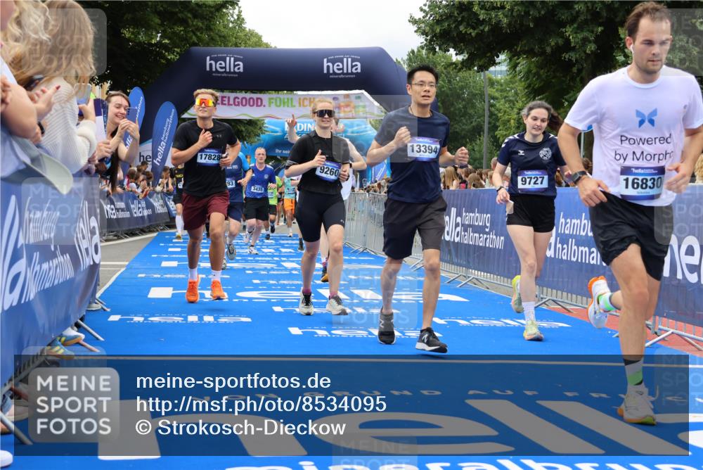 29.06.2025 - hella hamburg halbmarathon Strokosch-Dieckow http://msf.ph/oto/8534095 29.06.2025 10:57:24 Ziel 2417, 3435, 5015, 5134, 5728, 5926, 6272, 6281, 6302, 8393, 9450, 9727, 9934, 12014, 12144, 12590, 13245, 13394, 13664, 15695, 16093, 16625, 16830, 17160, 17758, 17779, 17828 meine-sportfotos.de