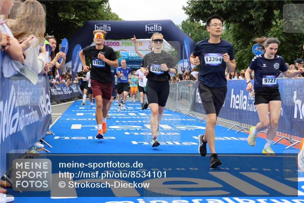 29.06.2025 - hella hamburg halbmarathon Strokosch-Dieckow http://msf.ph/oto/8534101 29.06.2025 10:57:24 Ziel 2417, 3435, 5015, 5134, 5728, 5926, 6272, 6281, 6302, 8393, 9450, 9727, 9934, 12014, 12144, 12590, 13245, 13394, 13664, 15695, 16093, 16625, 16830, 17160, 17758, 17779, 17828 meine-sportfotos.de