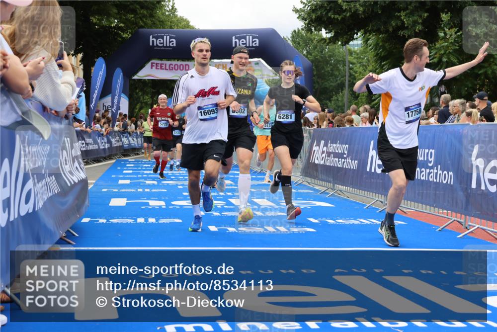 29.06.2025 - hella hamburg halbmarathon Strokosch-Dieckow http://msf.ph/oto/8534113 29.06.2025 10:57:28 Ziel 1239, 2236, 2652, 3435, 4502, 5015, 5134, 5457, 5458, 5728, 5926, 6272, 6281, 6302, 8393, 9727, 12144, 13245, 13394, 14571, 15695, 16093, 16830, 17160, 17758, 17828 meine-sportfotos.de