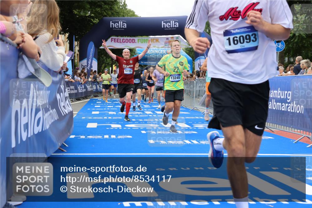 29.06.2025 - hella hamburg halbmarathon Strokosch-Dieckow http://msf.ph/oto/8534117 29.06.2025 10:57:29 Ziel 1239, 2236, 2652, 3435, 4502, 5015, 5134, 5457, 5458, 5728, 6281, 6302, 8393, 9727, 12144, 13245, 13394, 14571, 14951, 15695, 16093, 16830, 17160, 17758, 17769, 17828 meine-sportfotos.de