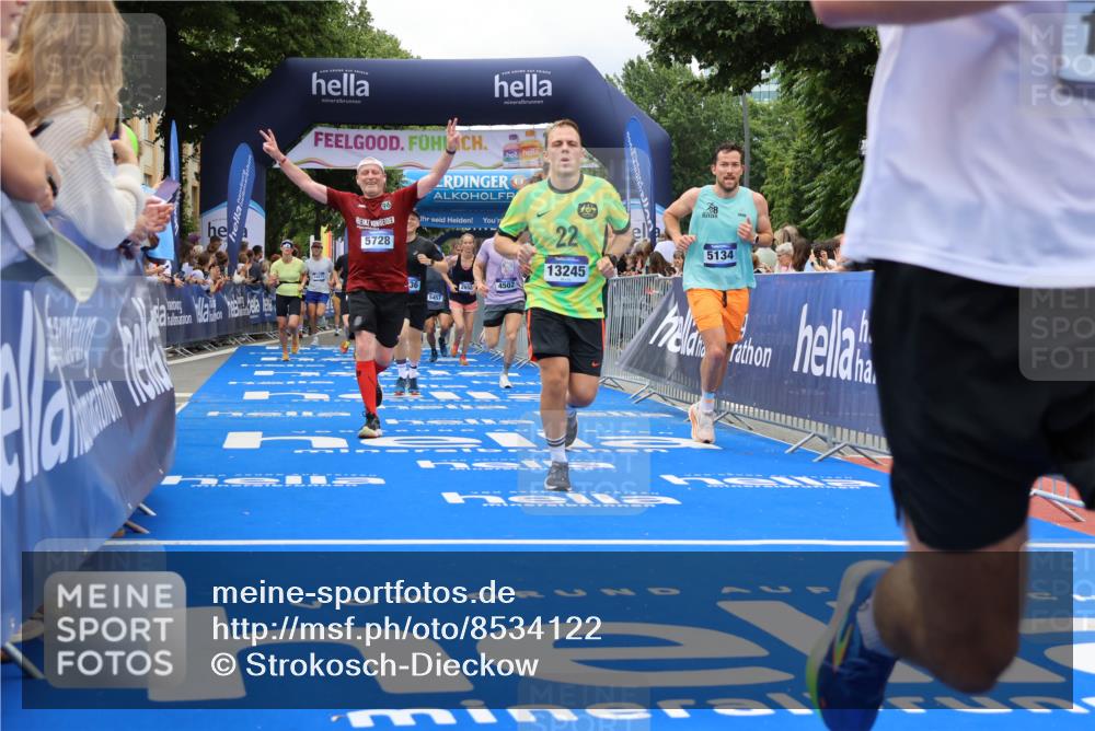 29.06.2025 - hella hamburg halbmarathon Strokosch-Dieckow http://msf.ph/oto/8534122 29.06.2025 10:57:29 Ziel 1239, 2236, 2652, 3435, 4502, 5015, 5134, 5457, 5458, 5728, 6281, 6302, 8393, 9727, 12144, 13245, 13394, 14571, 14951, 15695, 16093, 16830, 17160, 17758, 17769, 17828 meine-sportfotos.de