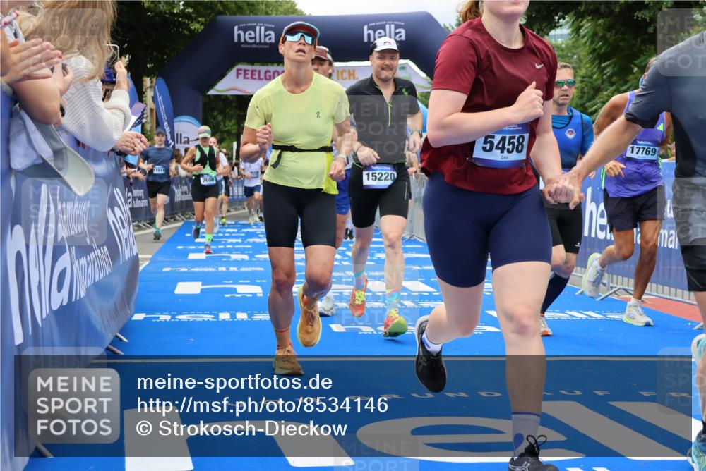 29.06.2025 - hella hamburg halbmarathon Strokosch-Dieckow http://msf.ph/oto/8534146 29.06.2025 10:57:35 Ziel 1239, 1715, 1719, 2236, 2606, 2652, 4502, 5015, 5134, 5457, 5458, 5728, 10133, 12144, 12774, 13245, 13523, 14571, 14951, 15217, 15220, 17455, 17769, 17814, 18388, 18985 meine-sportfotos.de