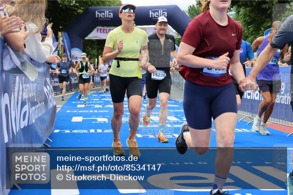29.06.2025 - hella hamburg halbmarathon Strokosch-Dieckow http://msf.ph/oto/8534147 29.06.2025 10:57:35 Ziel 1239, 1715, 1719, 2236, 2606, 2652, 4502, 5015, 5134, 5457, 5458, 5728, 10133, 12144, 12774, 13245, 13523, 14571, 14951, 15217, 15220, 17455, 17769, 17814, 18388, 18985 meine-sportfotos.de