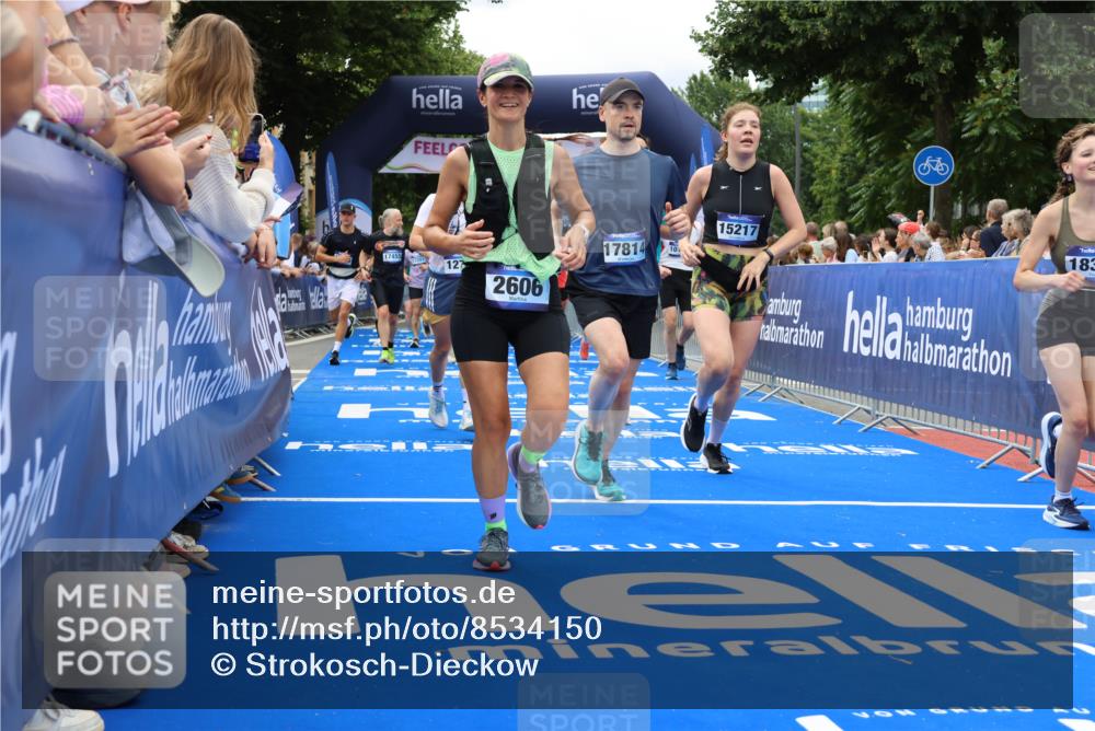 29.06.2025 - hella hamburg halbmarathon Strokosch-Dieckow http://msf.ph/oto/8534150 29.06.2025 10:57:39 Ziel 1239, 1715, 1719, 1972, 2236, 2606, 2652, 4502, 5391, 5457, 5458, 7833, 10133, 12440, 12774, 13523, 14571, 14737, 14951, 15217, 15220, 16418, 17201, 17455, 17769, 17814, 18388, 18508, 18727, 18985 meine-sportfotos.de