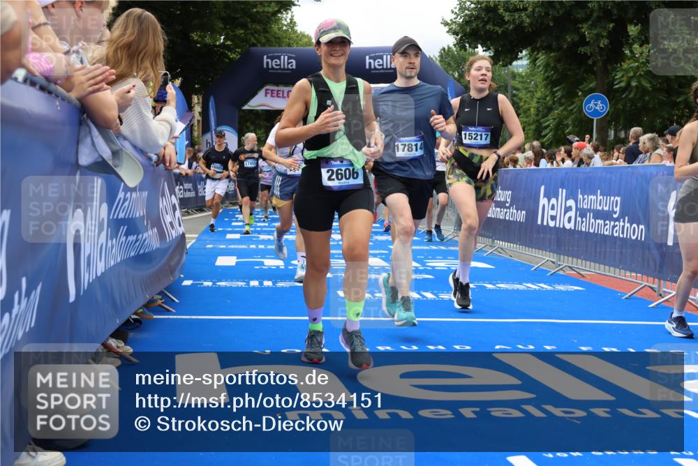 29.06.2025 - hella hamburg halbmarathon Strokosch-Dieckow http://msf.ph/oto/8534151 29.06.2025 10:57:39 Ziel 1239, 1715, 1719, 1972, 2236, 2606, 2652, 4502, 5391, 5457, 5458, 7833, 10133, 12440, 12774, 13523, 14571, 14737, 14951, 15217, 15220, 16418, 17201, 17455, 17769, 17814, 18388, 18508, 18727, 18985 meine-sportfotos.de