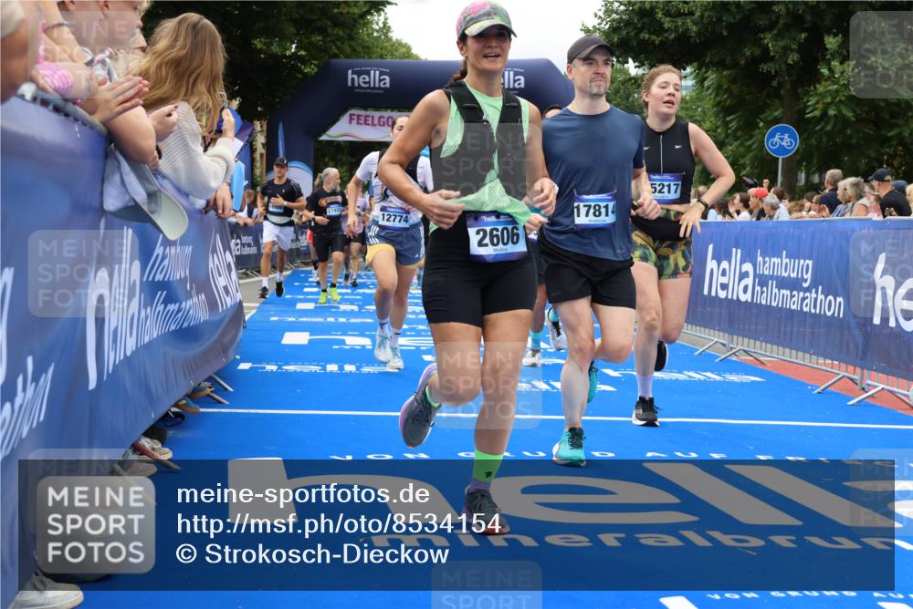 29.06.2025 - hella hamburg halbmarathon Strokosch-Dieckow http://msf.ph/oto/8534154 29.06.2025 10:57:39 Ziel 1239, 1715, 1719, 1972, 2236, 2606, 2652, 4502, 5391, 5457, 5458, 7833, 10133, 12440, 12774, 13523, 14571, 14737, 14951, 15217, 15220, 16418, 17201, 17455, 17769, 17814, 18388, 18508, 18727, 18985 meine-sportfotos.de