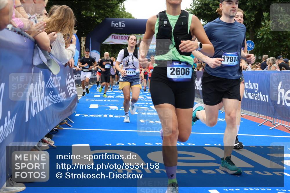 29.06.2025 - hella hamburg halbmarathon Strokosch-Dieckow http://msf.ph/oto/8534158 29.06.2025 10:57:39 Ziel 1239, 1715, 1719, 1972, 2236, 2606, 2652, 4502, 5391, 5457, 5458, 7833, 10133, 12440, 12774, 13523, 14571, 14737, 14951, 15217, 15220, 16418, 17201, 17455, 17769, 17814, 18388, 18508, 18727, 18985 meine-sportfotos.de