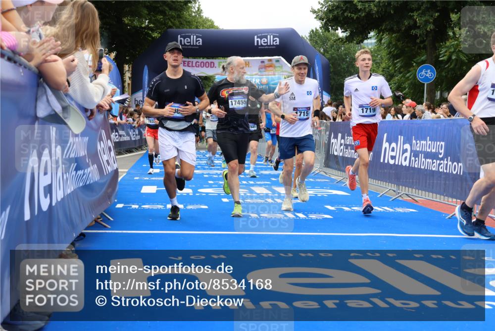 29.06.2025 - hella hamburg halbmarathon Strokosch-Dieckow http://msf.ph/oto/8534168 29.06.2025 10:57:42 Ziel 1239, 1715, 1719, 1972, 2034, 2606, 5391, 7269, 7833, 10133, 10599, 10703, 12440, 12523, 12774, 13523, 14571, 14737, 14951, 15217, 15220, 16418, 16517, 17201, 17455, 17769, 17814, 18388, 18508, 18727, 18985 meine-sportfotos.de