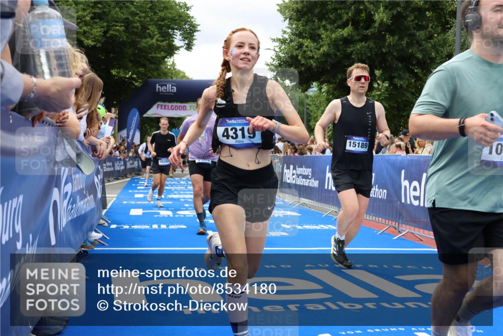 29.06.2025 - hella hamburg halbmarathon Strokosch-Dieckow http://msf.ph/oto/8534180 29.06.2025 10:58:06 Ziel 1563, 1611, 2907, 3141, 4319, 4426, 4579, 6104, 6531, 6892, 8089, 8290, 10036, 10408, 11832, 12773, 13666, 15090, 15125, 15189, 15527, 18068 meine-sportfotos.de