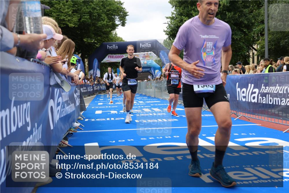29.06.2025 - hella hamburg halbmarathon Strokosch-Dieckow http://msf.ph/oto/8534184 29.06.2025 10:58:08 Ziel 1563, 1611, 2907, 3141, 4319, 4426, 6104, 6892, 8290, 10036, 10408, 11832, 12773, 13666, 14631, 15125, 15189, 18068 meine-sportfotos.de