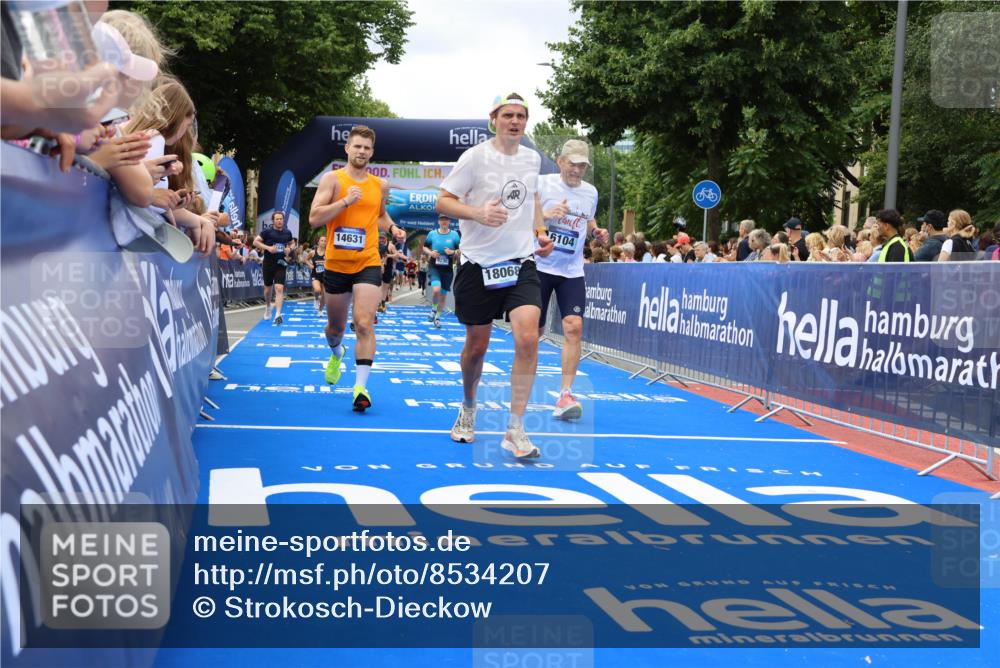 29.06.2025 - hella hamburg halbmarathon Strokosch-Dieckow http://msf.ph/oto/8534207 29.06.2025 10:58:14 Ziel 1563, 1595, 2907, 4426, 4592, 4708, 6104, 6138, 6147, 8290, 9230, 9485, 11645, 14631, 15125, 15434, 18068 meine-sportfotos.de